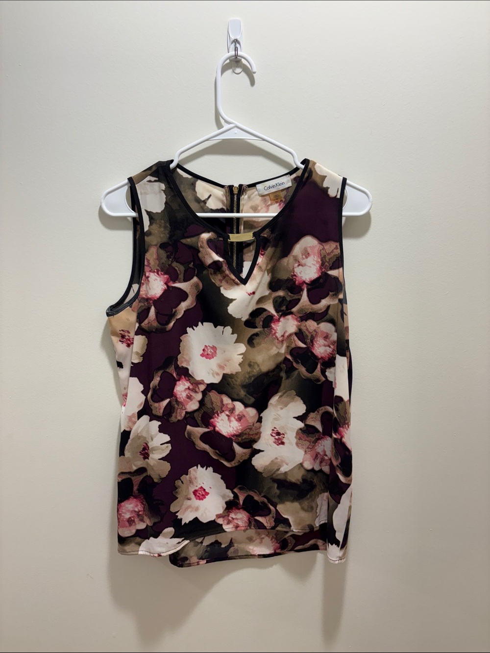 Calvin Klein Floral Sleeveless Shell Top in Burgundy